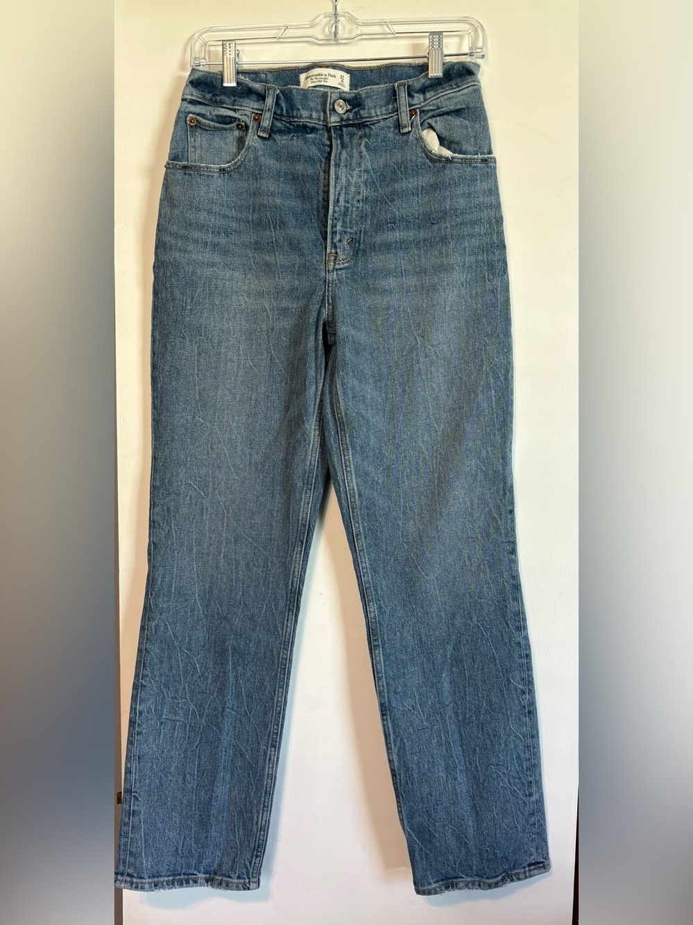 Abercrombie & Fitch Women's Ultra High Rise 90s Straight Jean size 4 short